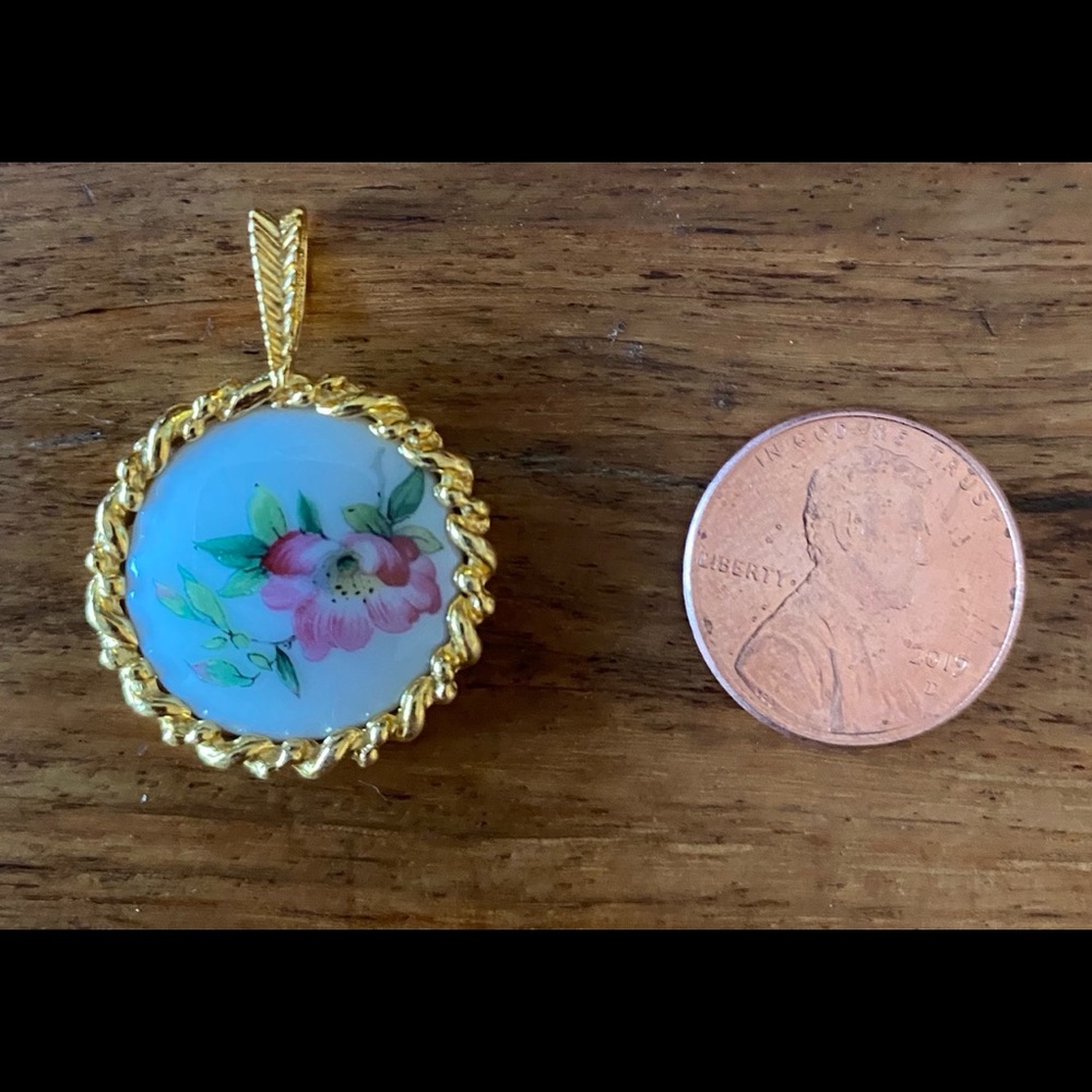 Vintage Gold Plated Danbury Mint Haviland France Bone China Pendant
